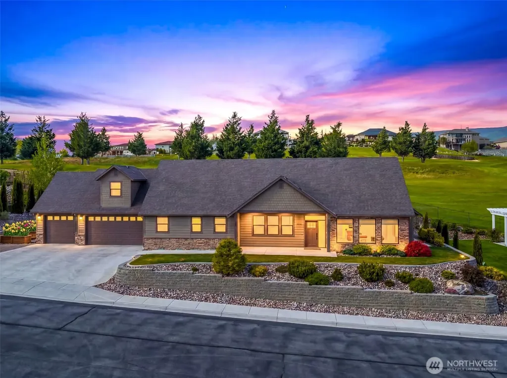 2741 SE Falcon View Drive East Wenatchee WA 98802