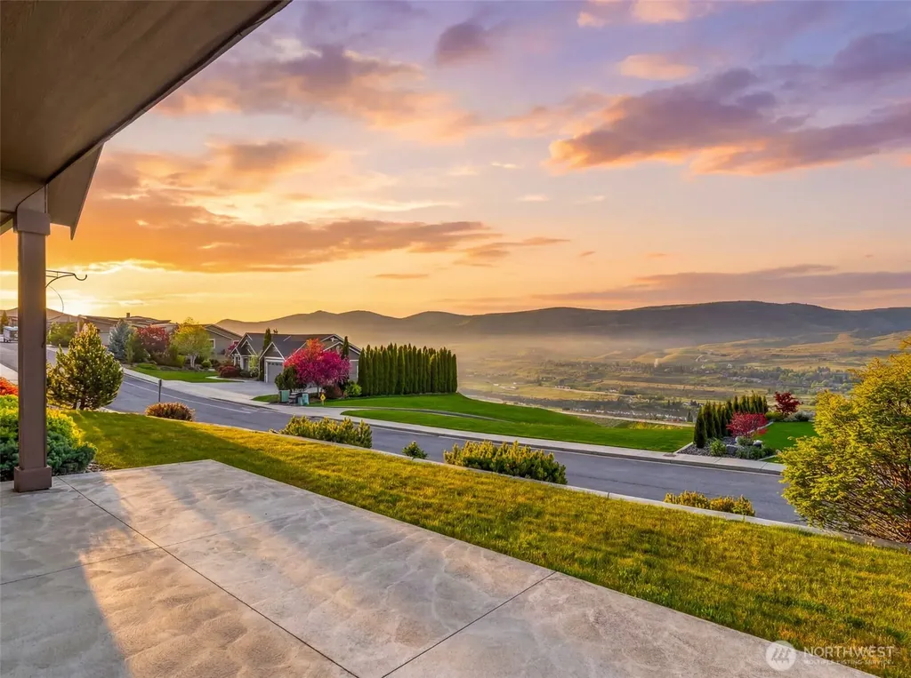 2741 SE Falcon View Drive East Wenatchee WA 98802