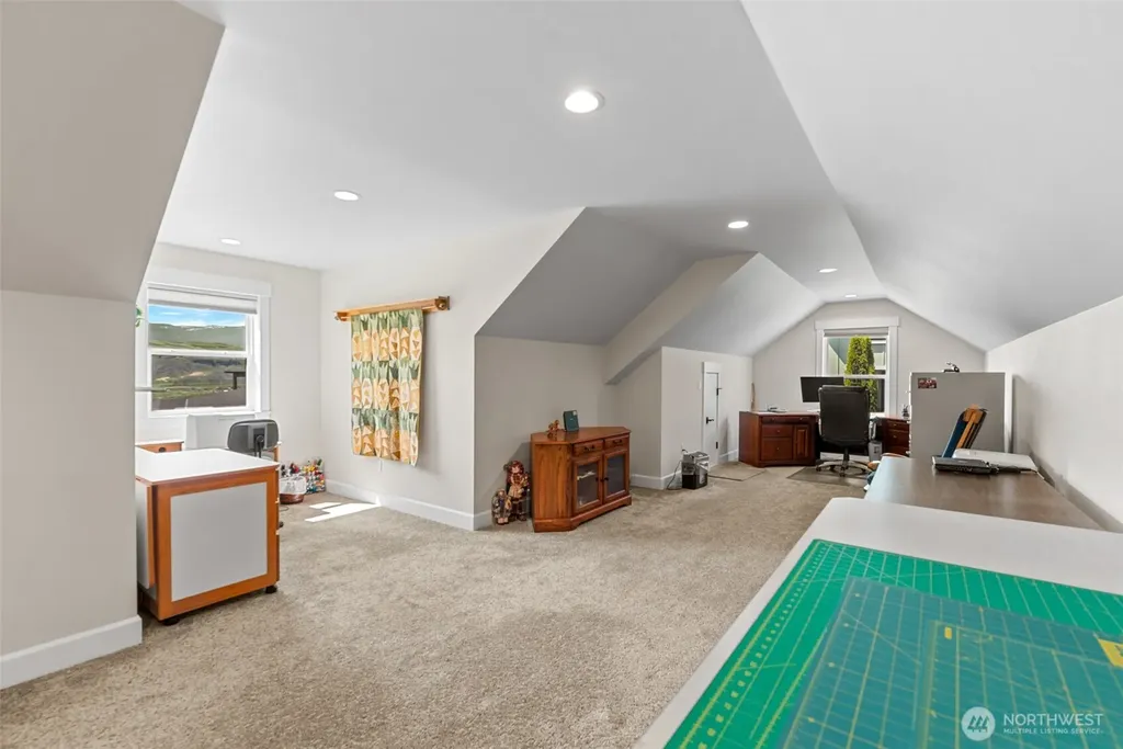 2741 SE Falcon View Drive East Wenatchee WA 98802
