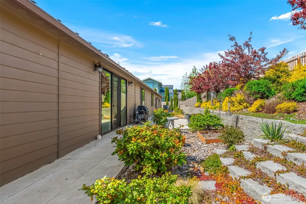 2741 SE Falcon View Drive East Wenatchee WA 98802