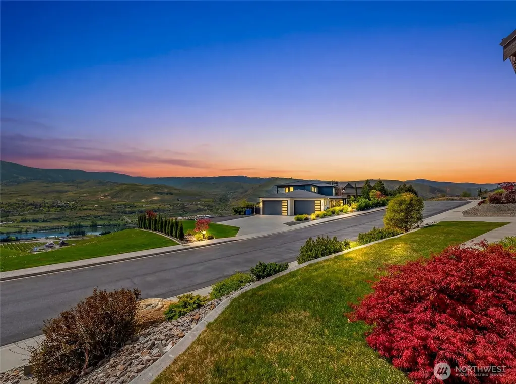 2741 SE Falcon View Drive East Wenatchee WA 98802