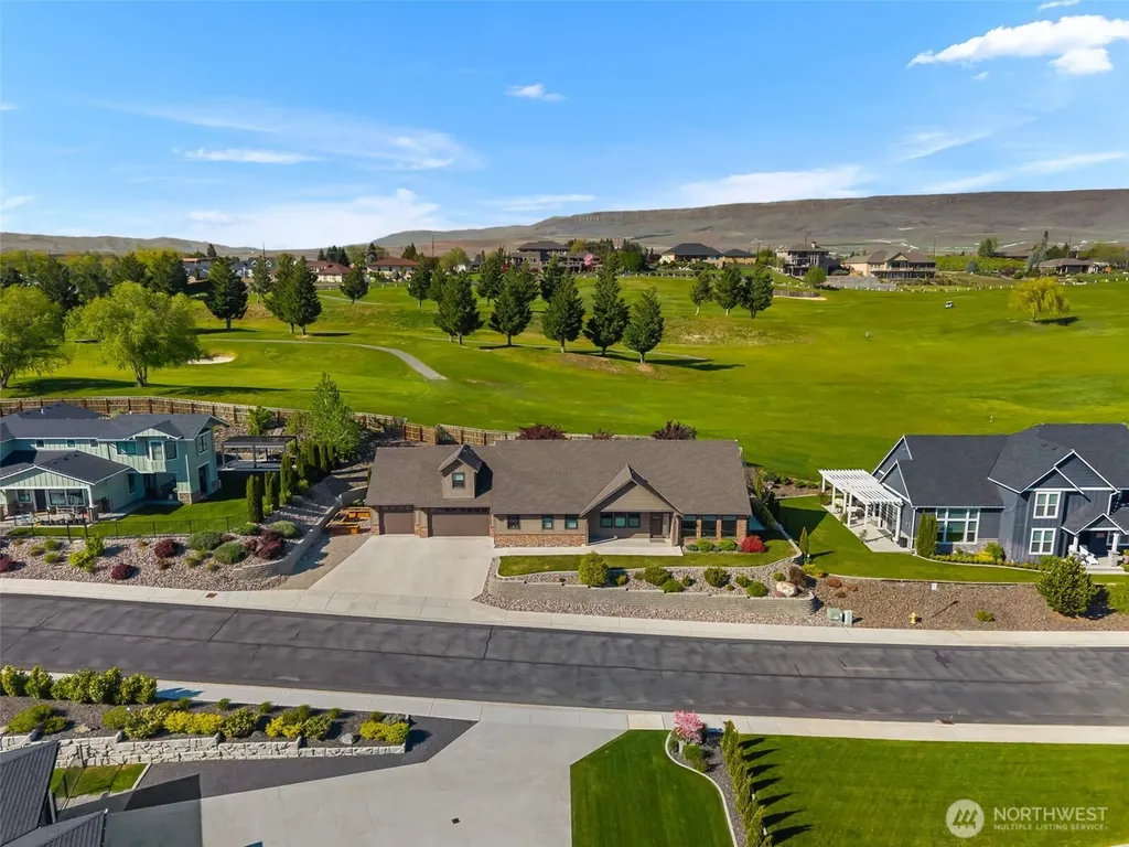2741 SE Falcon View Drive East Wenatchee WA 98802