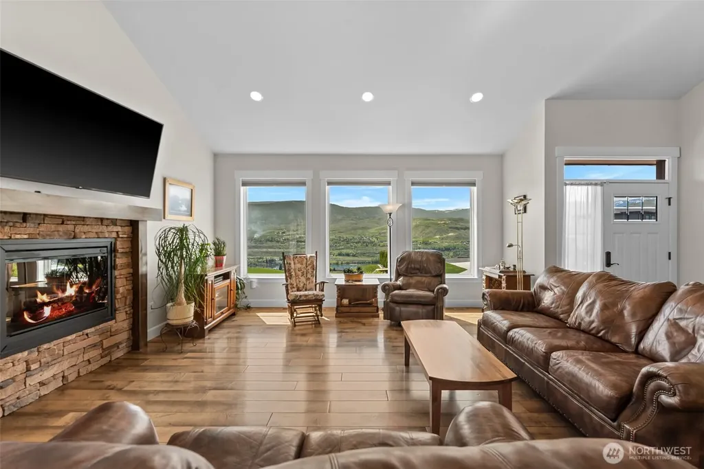 2741 SE Falcon View Drive East Wenatchee WA 98802