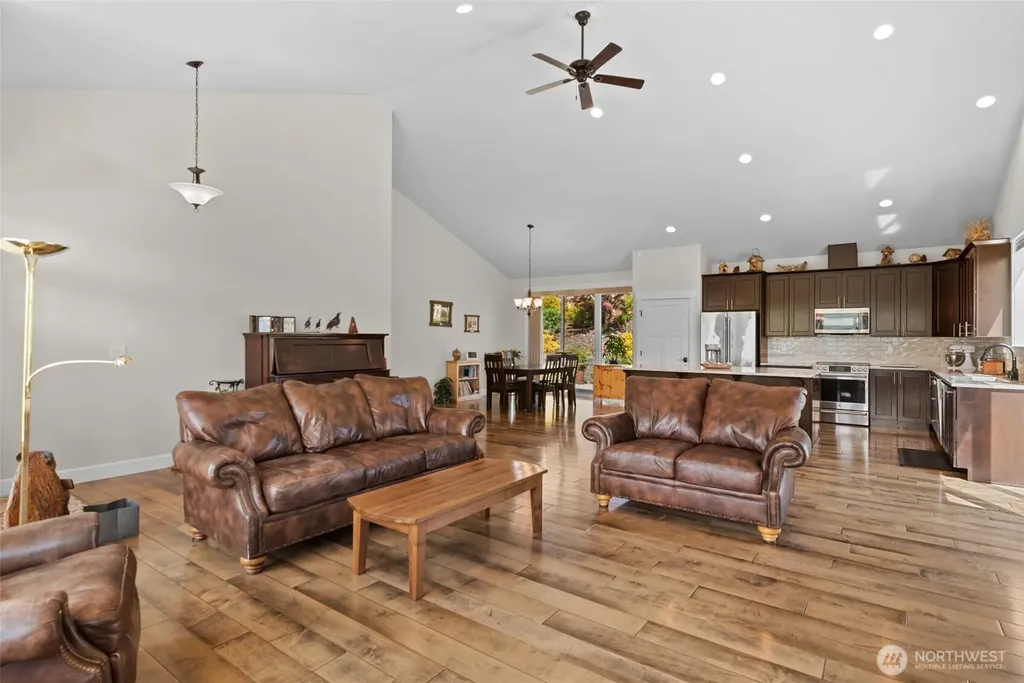 2741 SE Falcon View Drive East Wenatchee WA 98802