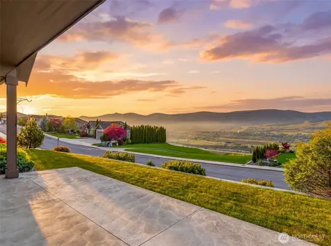 2741 SE Falcon View Drive East Wenatchee WA 98802