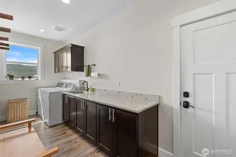 2741 SE Falcon View Drive East Wenatchee WA 98802