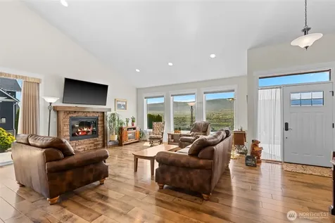 2741 SE Falcon View Drive East Wenatchee WA 98802