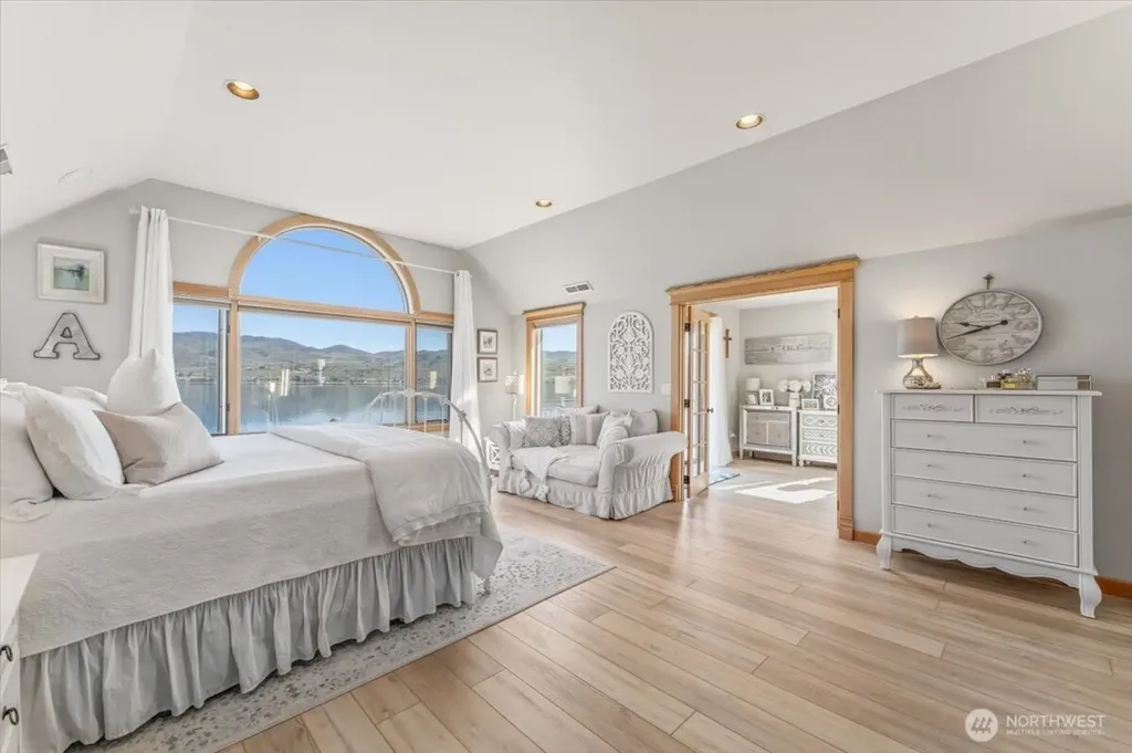 3300 S Lakeshore Road Chelan WA 98816