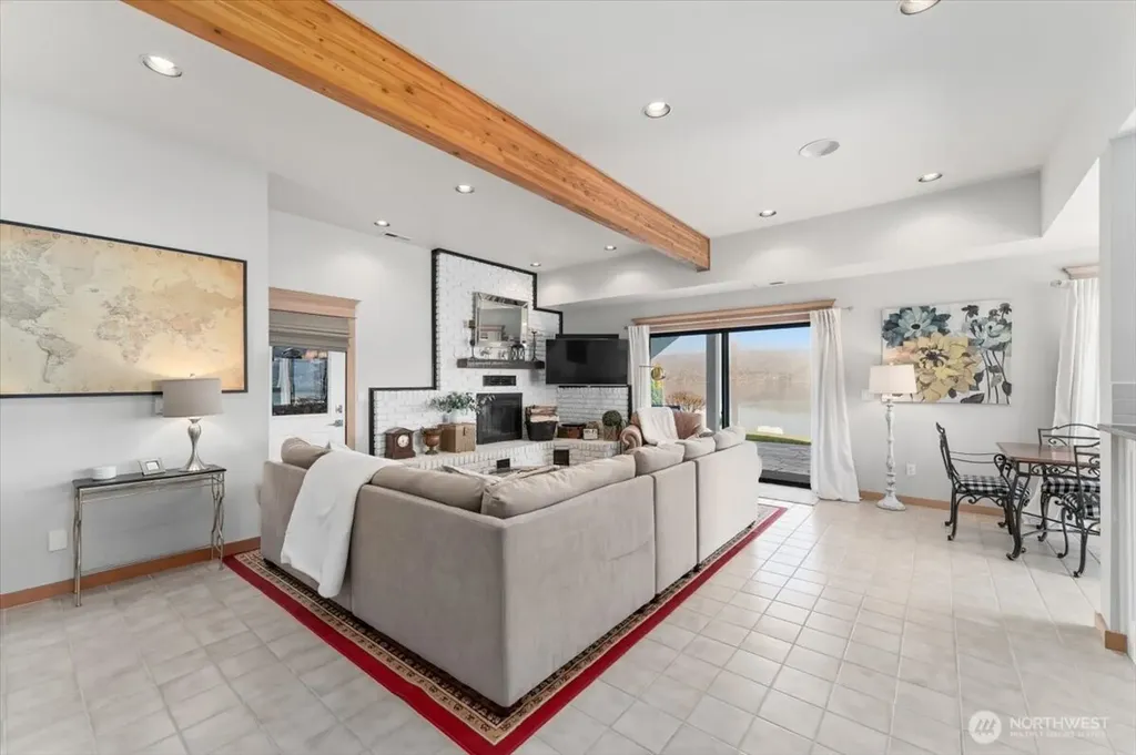 3300 S Lakeshore Road Chelan WA 98816