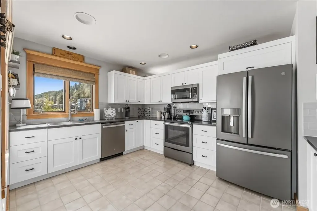 3300 S Lakeshore Road Chelan WA 98816