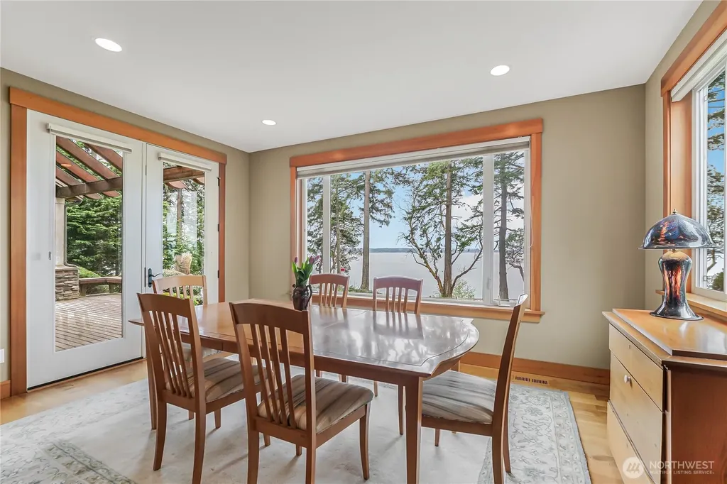 725 N Sunset Drive Camano Island WA 98282