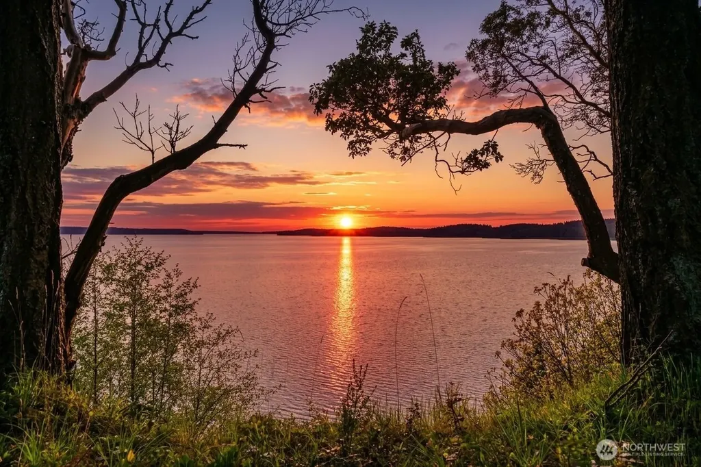 725 N Sunset Drive Camano Island WA 98282