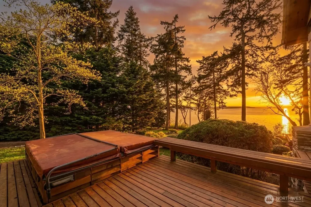 725 N Sunset Drive Camano Island WA 98282