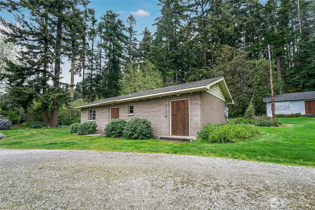 725 N Sunset Drive Camano Island WA 98282