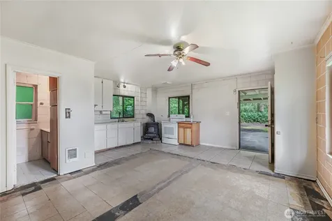 725 N Sunset Drive Camano Island WA 98282