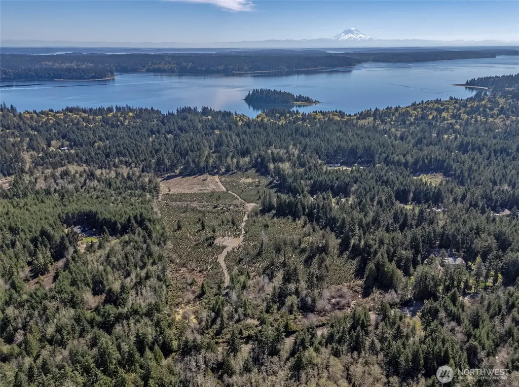 1800 E Harstine Island Road N Shelton WA 98584