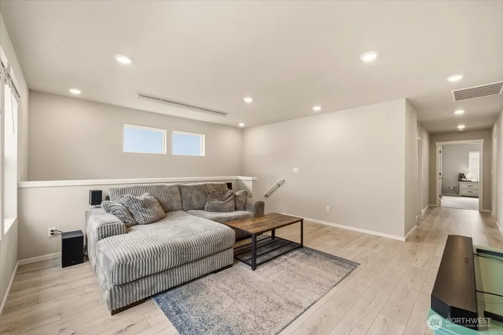 1106 SW Pendleton Way Port Orchard WA 98367