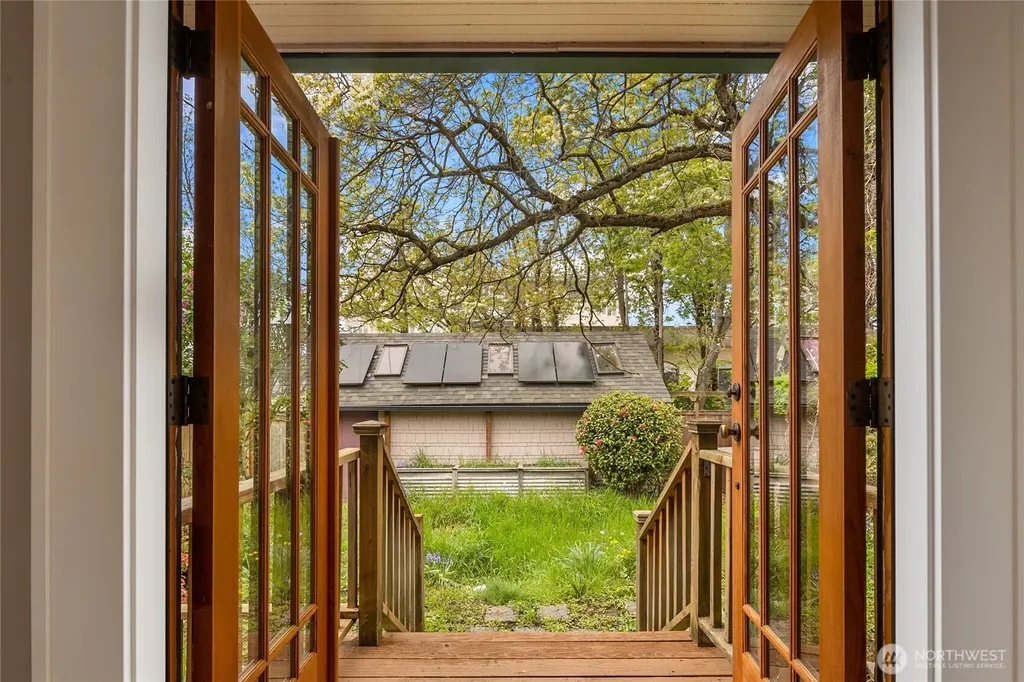 1018 NE 62nd Street Seattle WA 98115