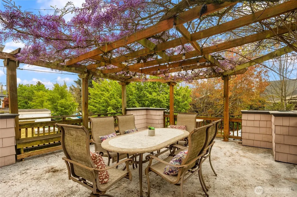 1018 NE 62nd Street Seattle WA 98115