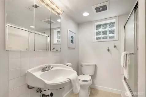 1018 NE 62nd Street Seattle WA 98115