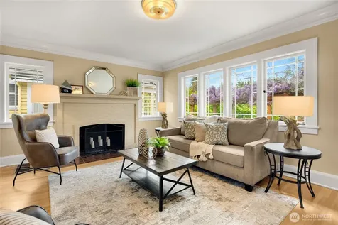 1018 NE 62nd Street Seattle WA 98115