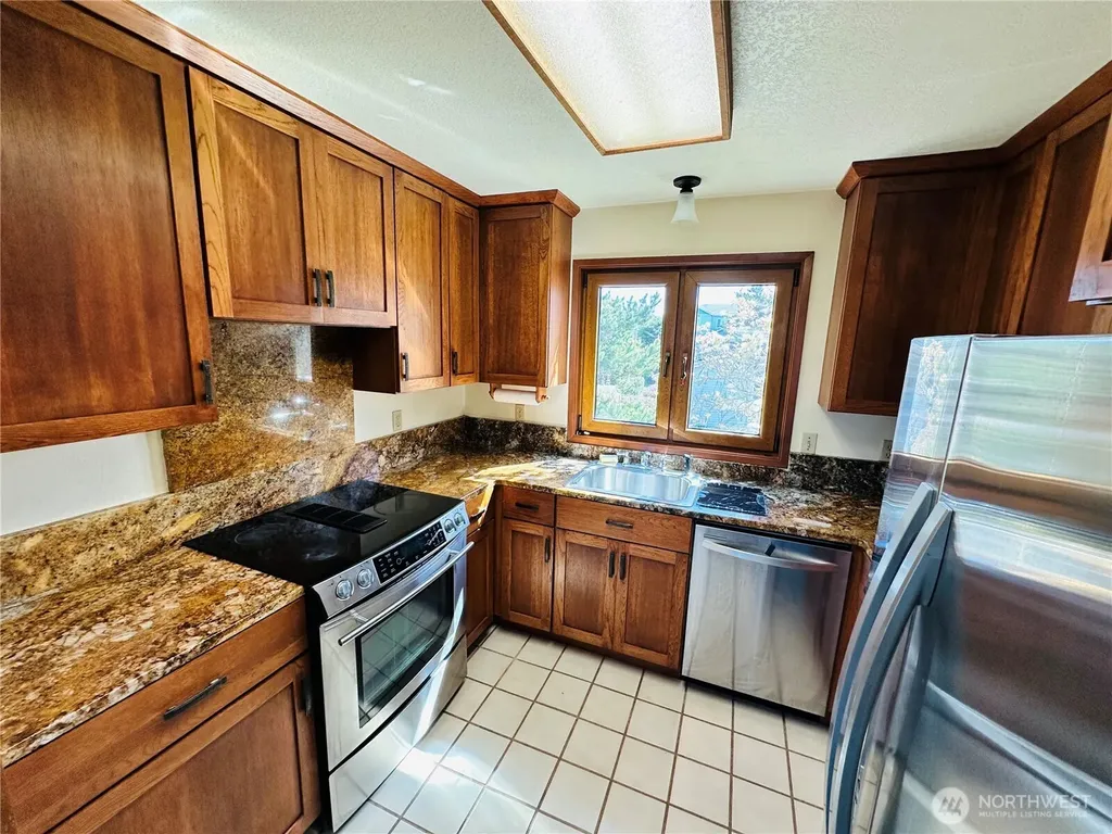 271 Sand Dune Avenue NW Ocean Shores WA 98569