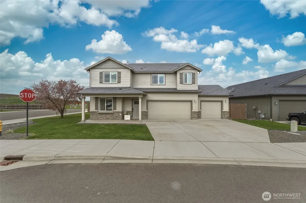 1470 SW Greeley College Place WA 99324