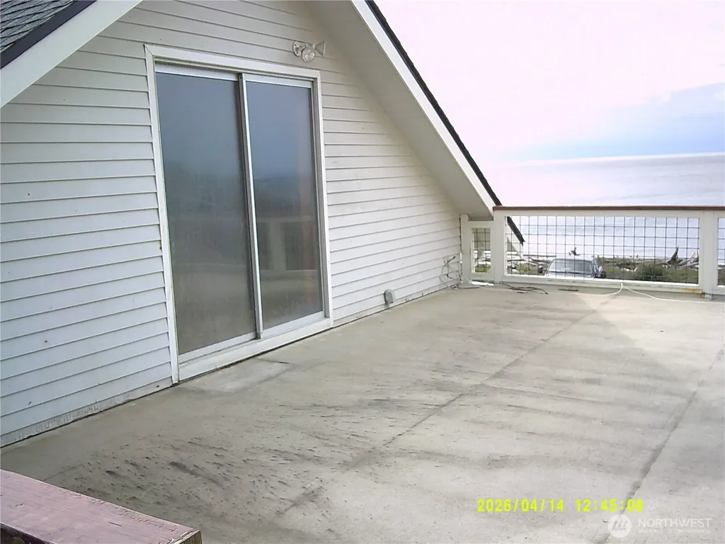 562 Pebble Beach Drive Oak Harbor WA 98239