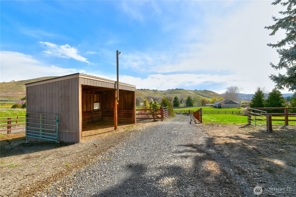 160 Horseshoe Lane Selah WA 98942