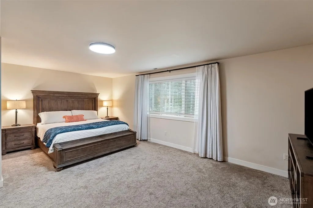 901 SW Norpoint Court Port Orchard WA 98367