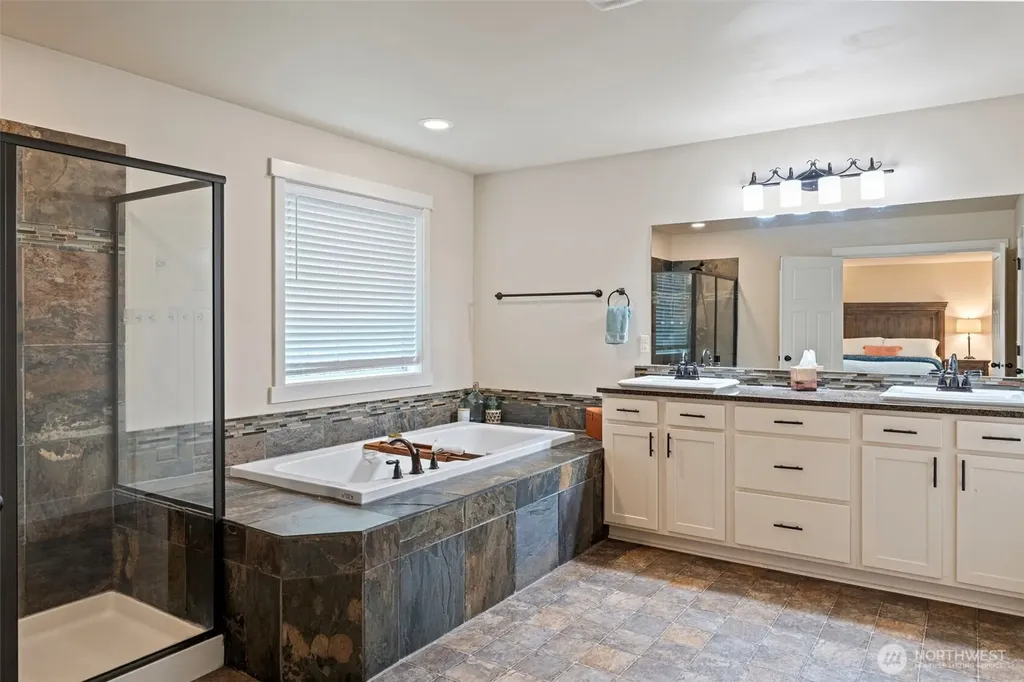 901 SW Norpoint Court Port Orchard WA 98367