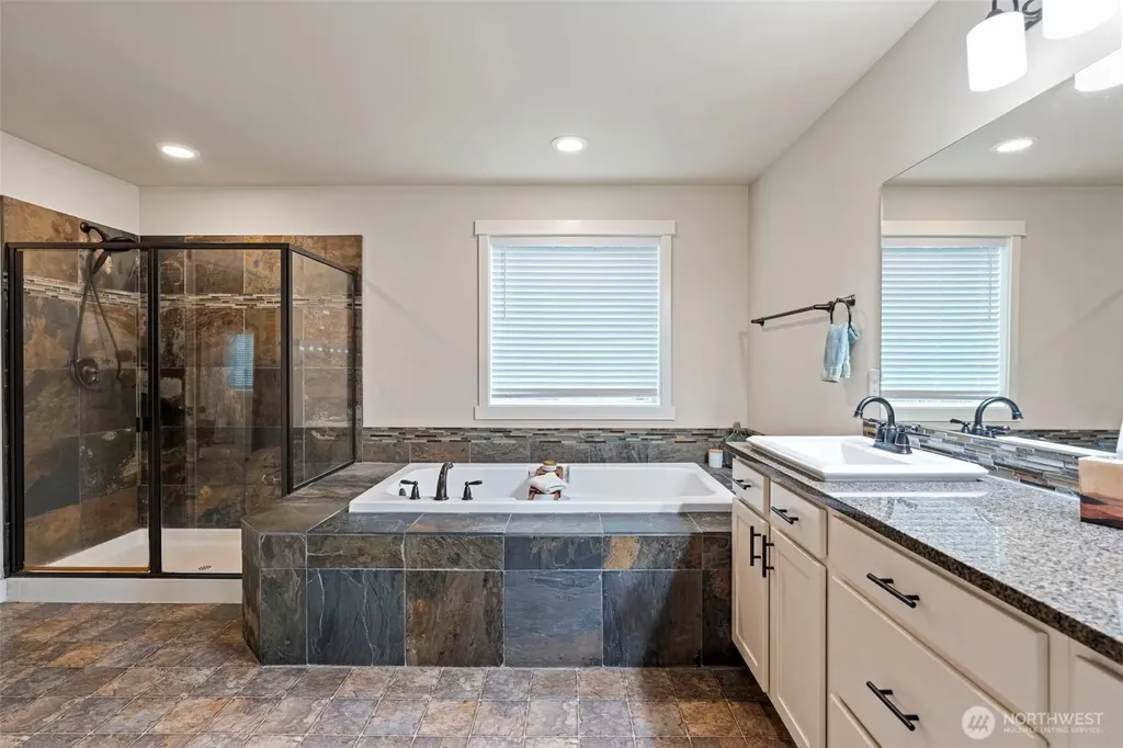 901 SW Norpoint Court Port Orchard WA 98367