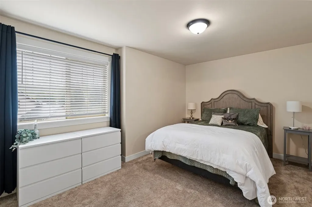901 SW Norpoint Court Port Orchard WA 98367