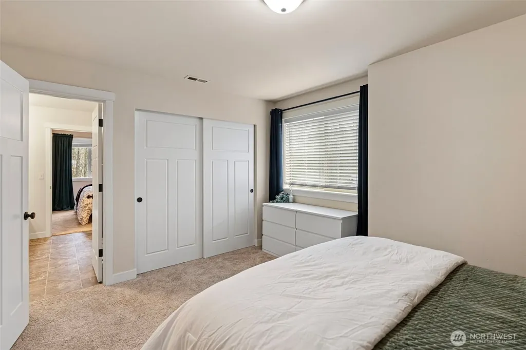 901 SW Norpoint Court Port Orchard WA 98367