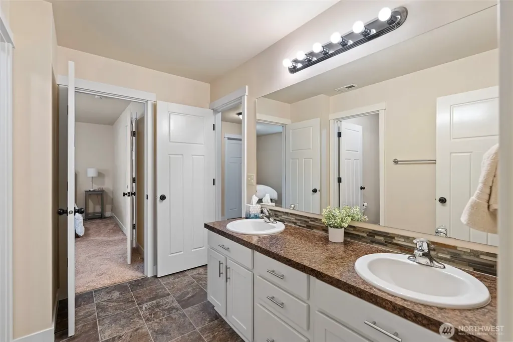 901 SW Norpoint Court Port Orchard WA 98367
