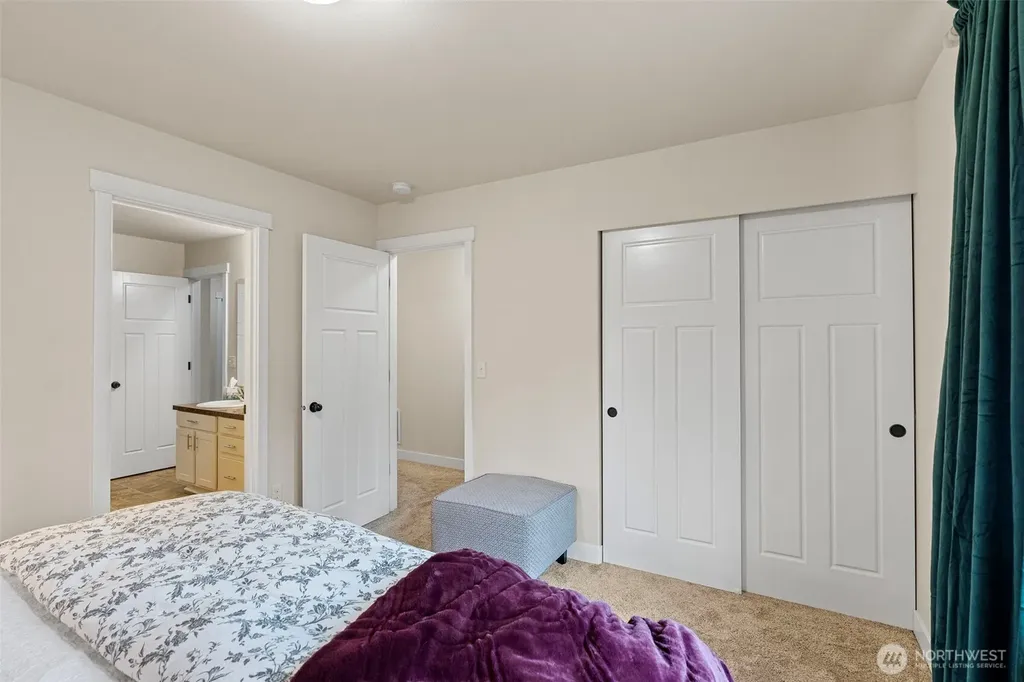 901 SW Norpoint Court Port Orchard WA 98367