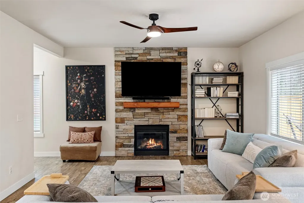 901 SW Norpoint Court Port Orchard WA 98367