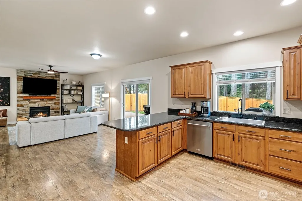 901 SW Norpoint Court Port Orchard WA 98367