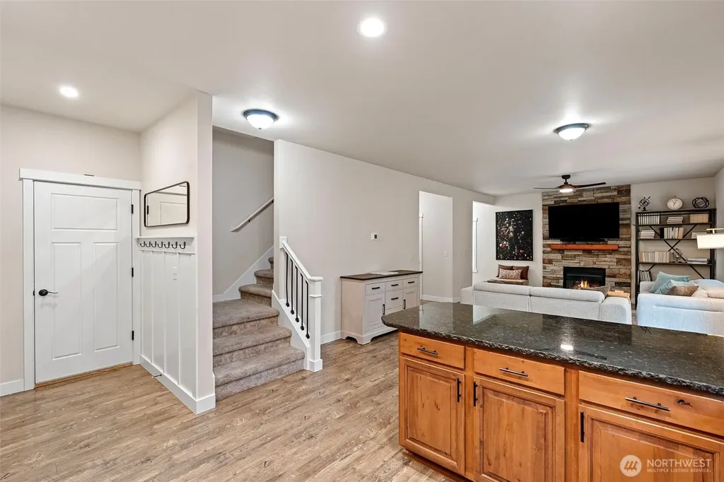 901 SW Norpoint Court Port Orchard WA 98367