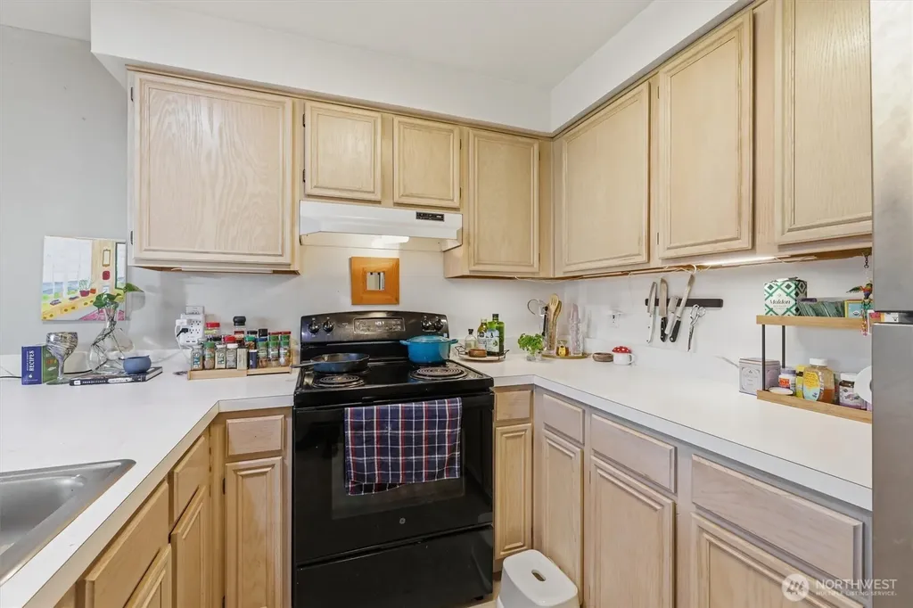 8320 Lake City Way NE Seattle WA 98115