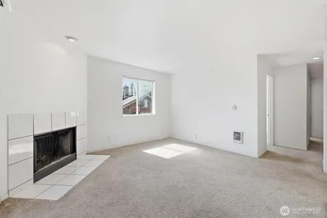 8320 Lake City Way NE Seattle WA 98115