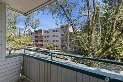8320 Lake City Way NE Seattle WA 98115