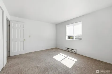 8320 Lake City Way NE Seattle WA 98115