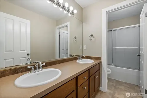18623 111th Avenue E Puyallup WA 98374