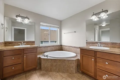 18623 111th Avenue E Puyallup WA 98374