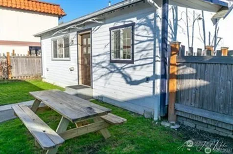 436 Wells Avenue N Renton WA 98057