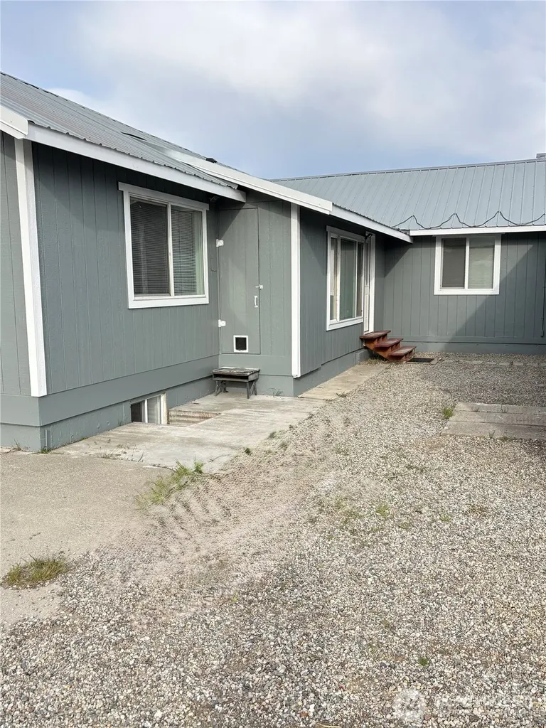 28 Highway 7 Tonasket WA 98855