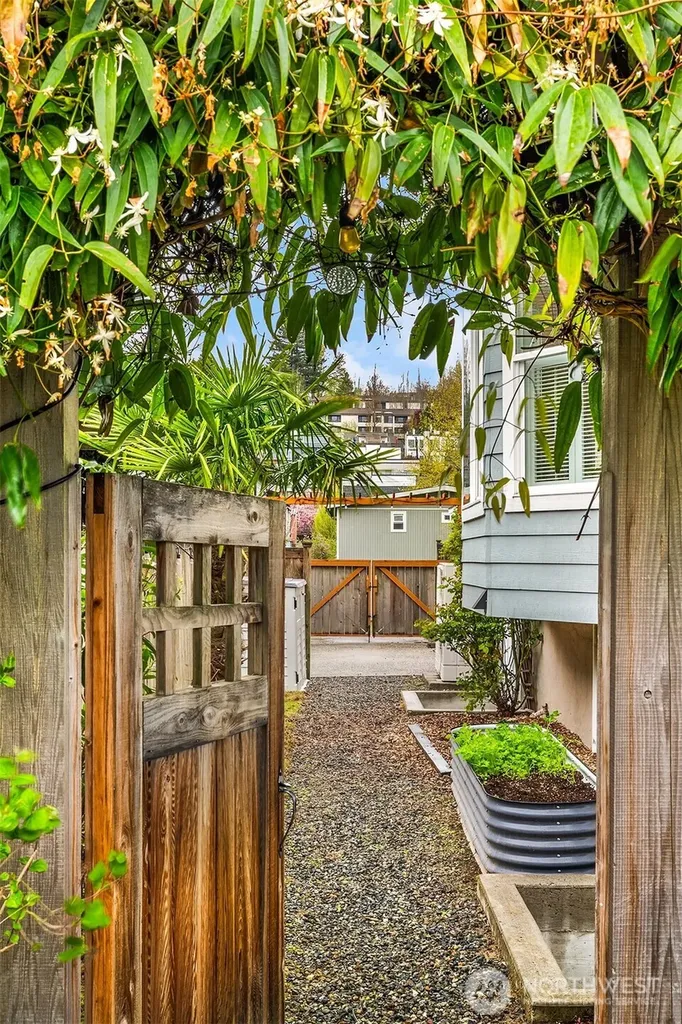 227 29th Avenue E Seattle WA 98112