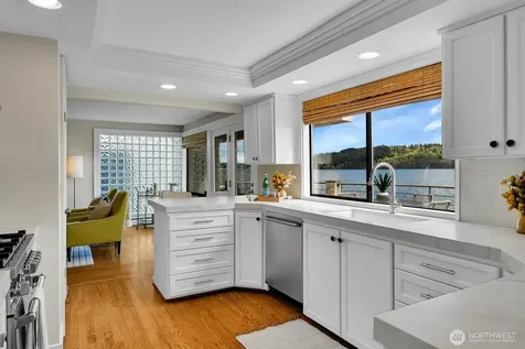 12570 Riviera Place NE Seattle WA 98125