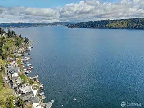 12570 Riviera Place NE Seattle WA 98125